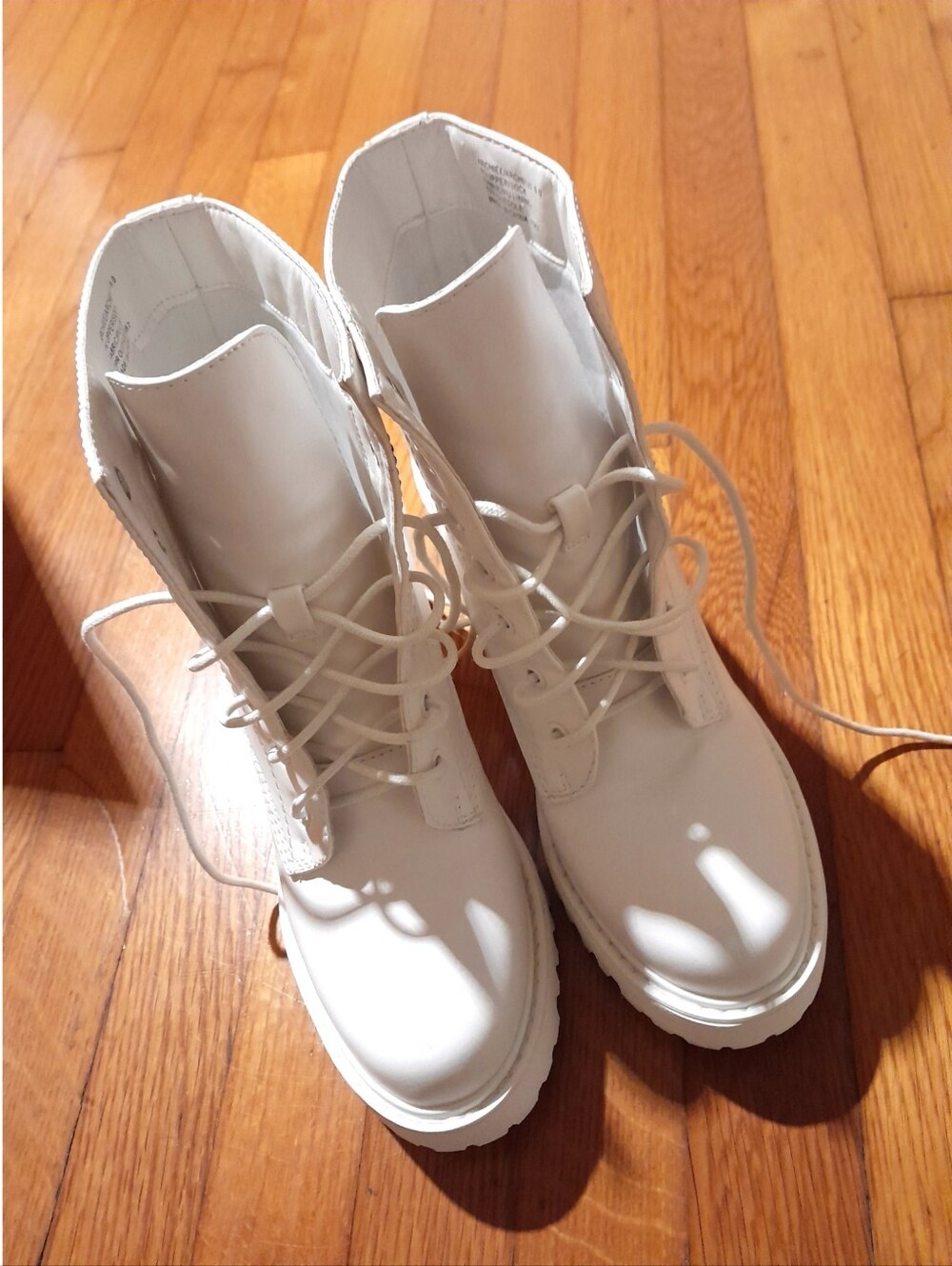 white 4 inch heel lace up chunky Madden Girl combat boots sz 9
